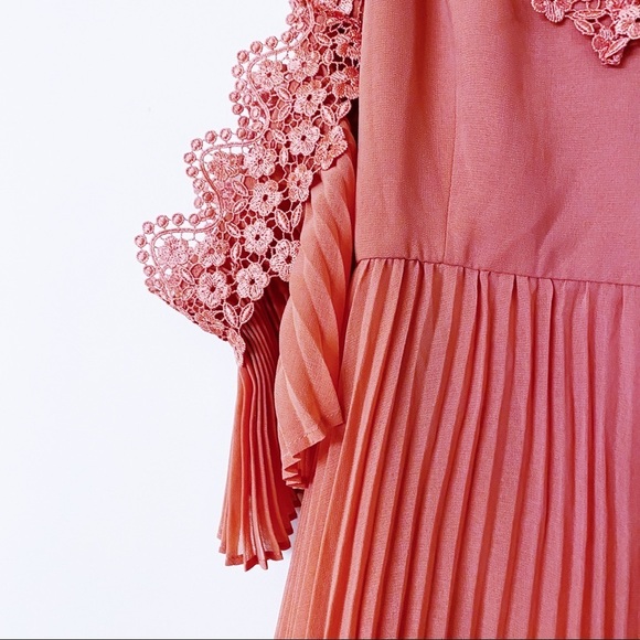 Keepsake - Off The Shoulder Pleated Dress - Picture 4 of 10